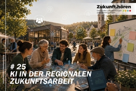 Gruppe von Menschen unterschiedlichen Alters sitzt an einem Tisch im Freien und diskutiert lebhaft, im Hintergrund steht eine Person vor einem großen Plan auf einer Tafel